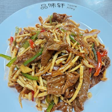 Beef Slices Stir-Fried with Seafood Mushrooms