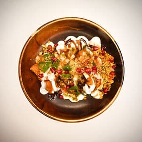 Crunchy Samosa Chaat (1 pc)