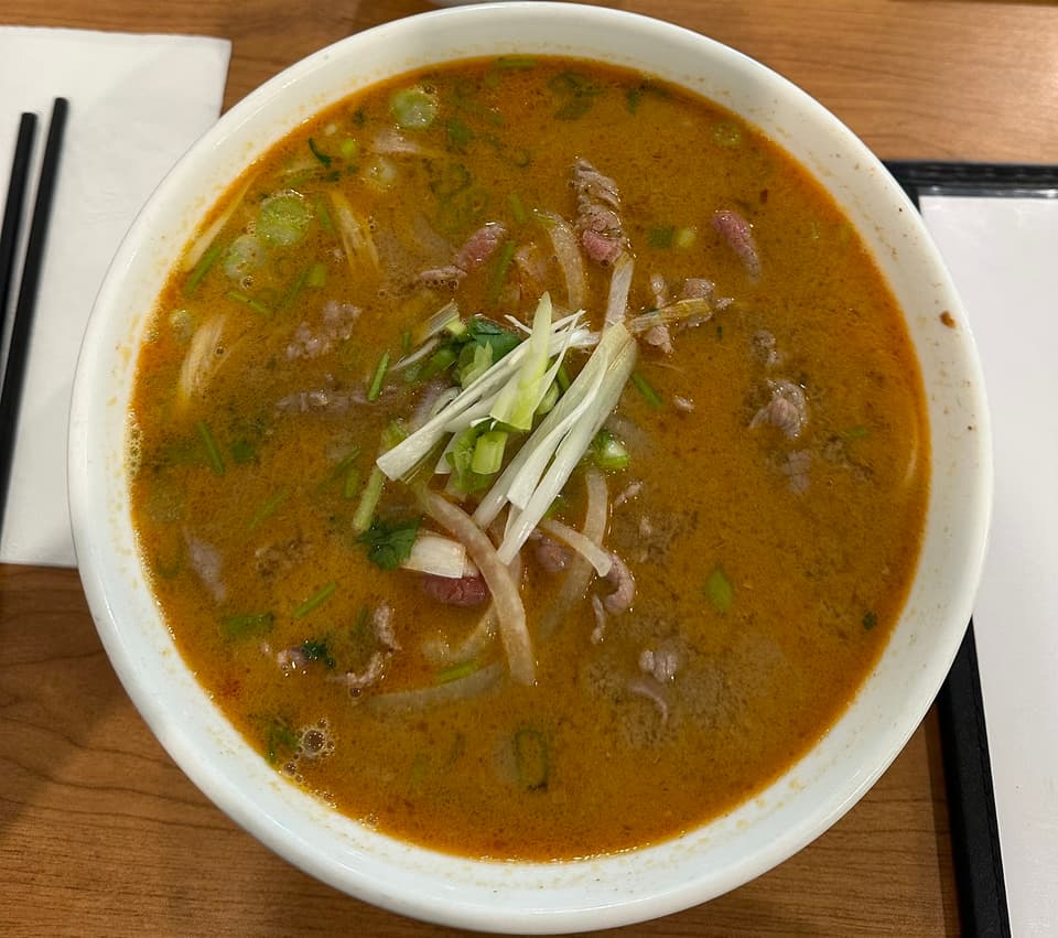 Pho Huydat Vietnamese Noodle House — dining room photo 3