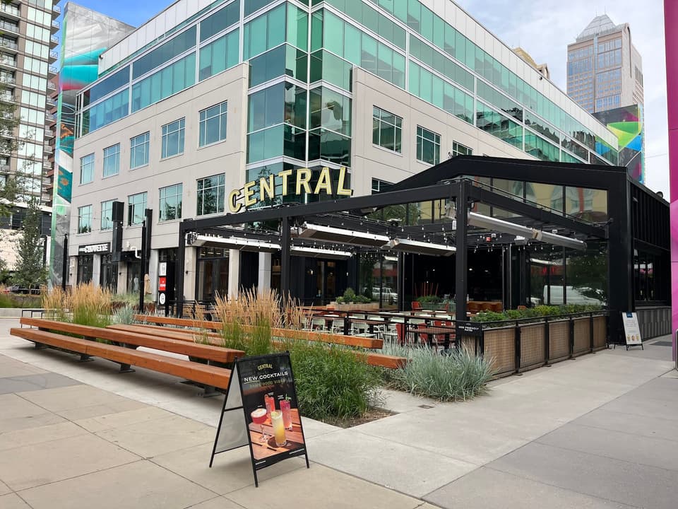 Central Restaurants - Calgary Beltline — dining room photo 3
