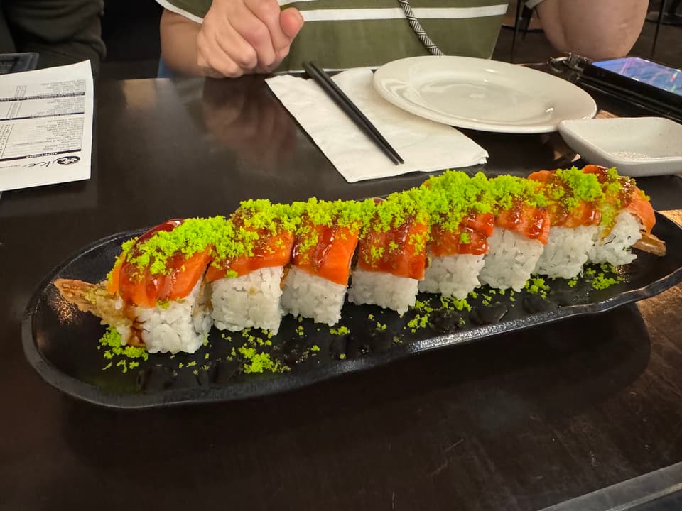 Ke Charcoal Grill & Sushi — dining room photo 1