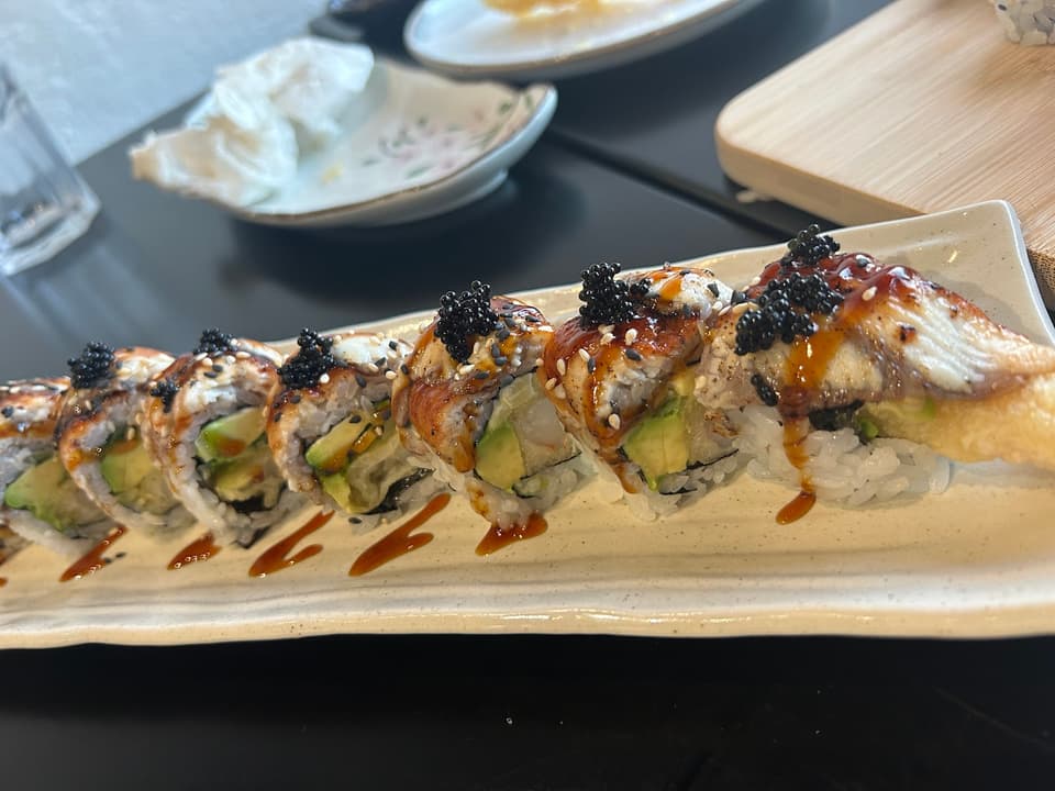 Wakuwaku Sushi — dining room photo 1
