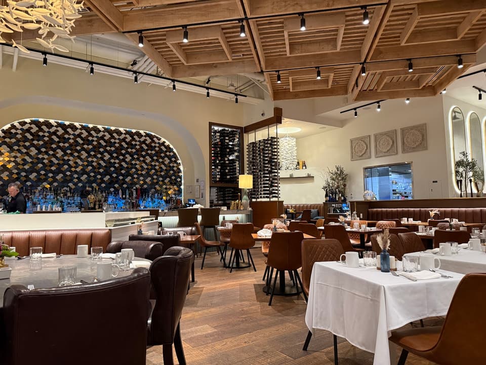 Hydra Estiatorio — dining room photo 2