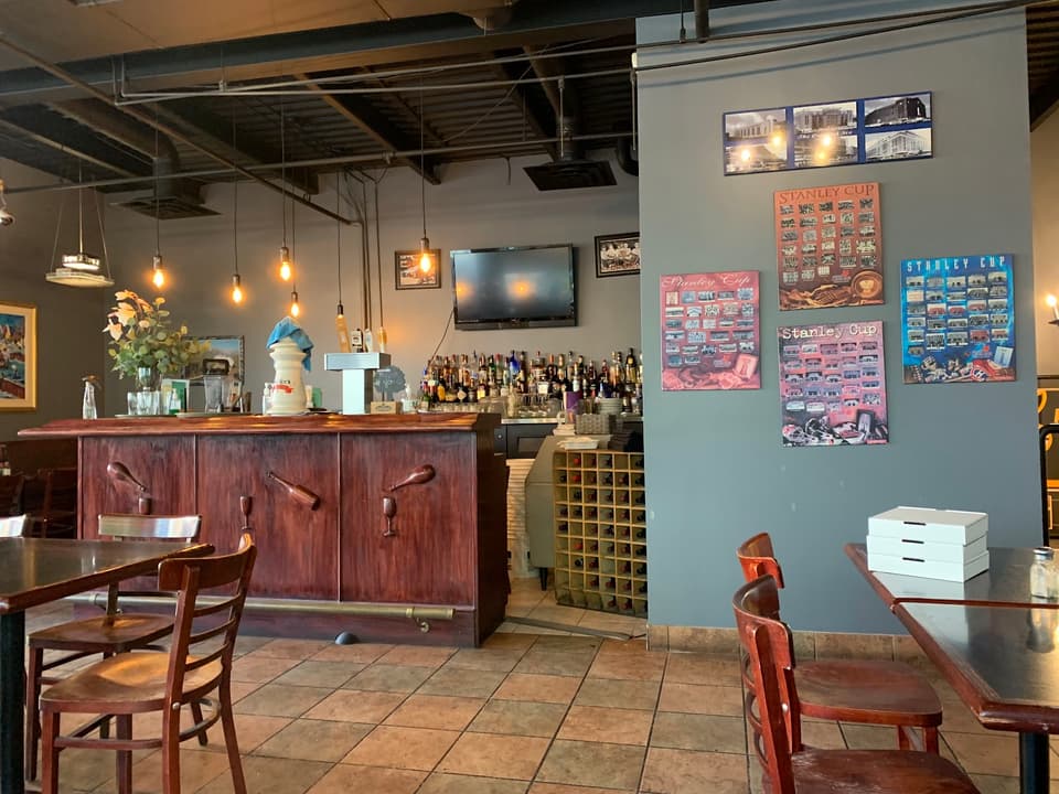 Michael's Pizza Restaurant & Delivery — dining room photo 3