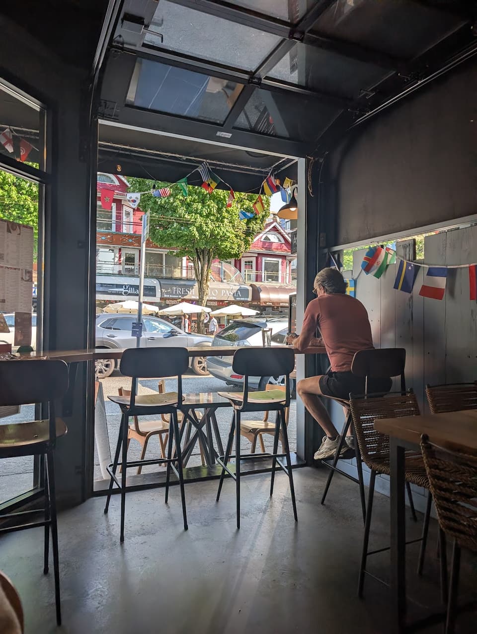 Bombay Kitchen and Bar - Denman St — dining room photo 2
