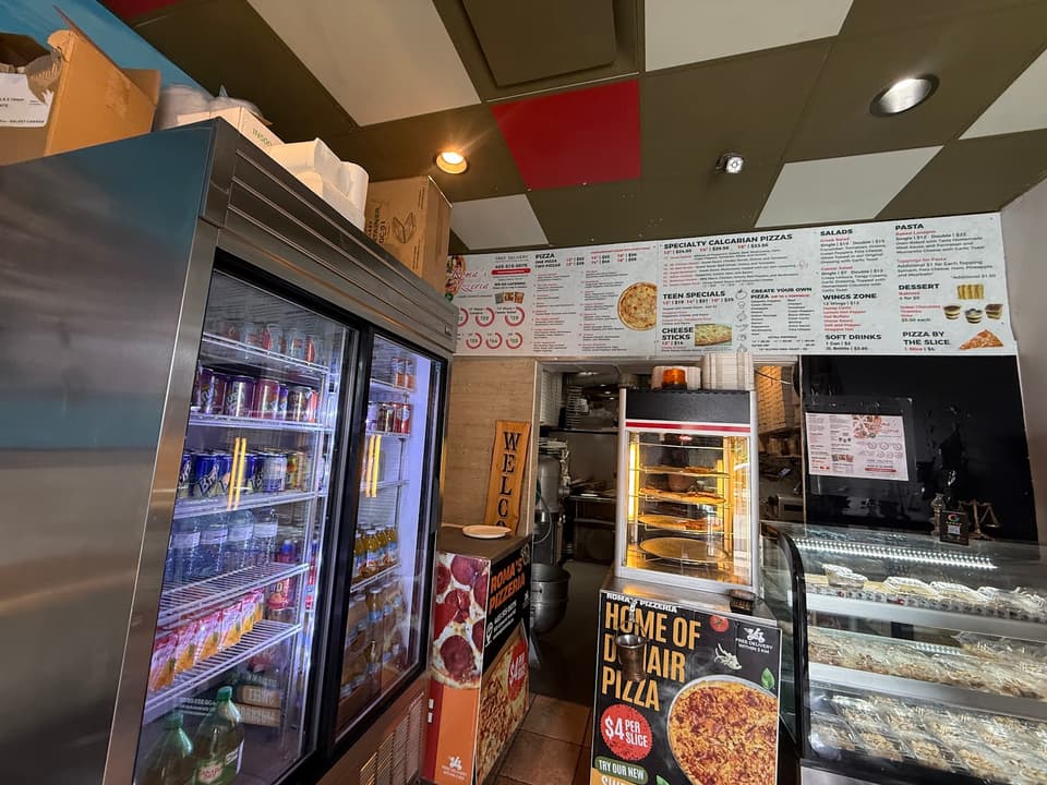 Roma's Pizzeria — dining room photo 2