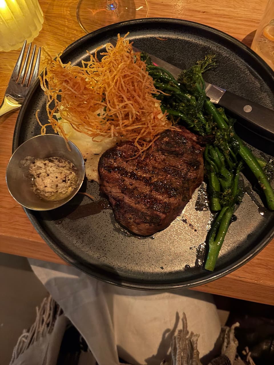 Earls Kitchen + Bar — dining room photo 3