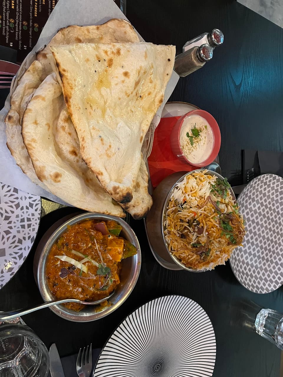 BOMBAY TIGER - Indian Kitchen & Bar — dining room photo 3