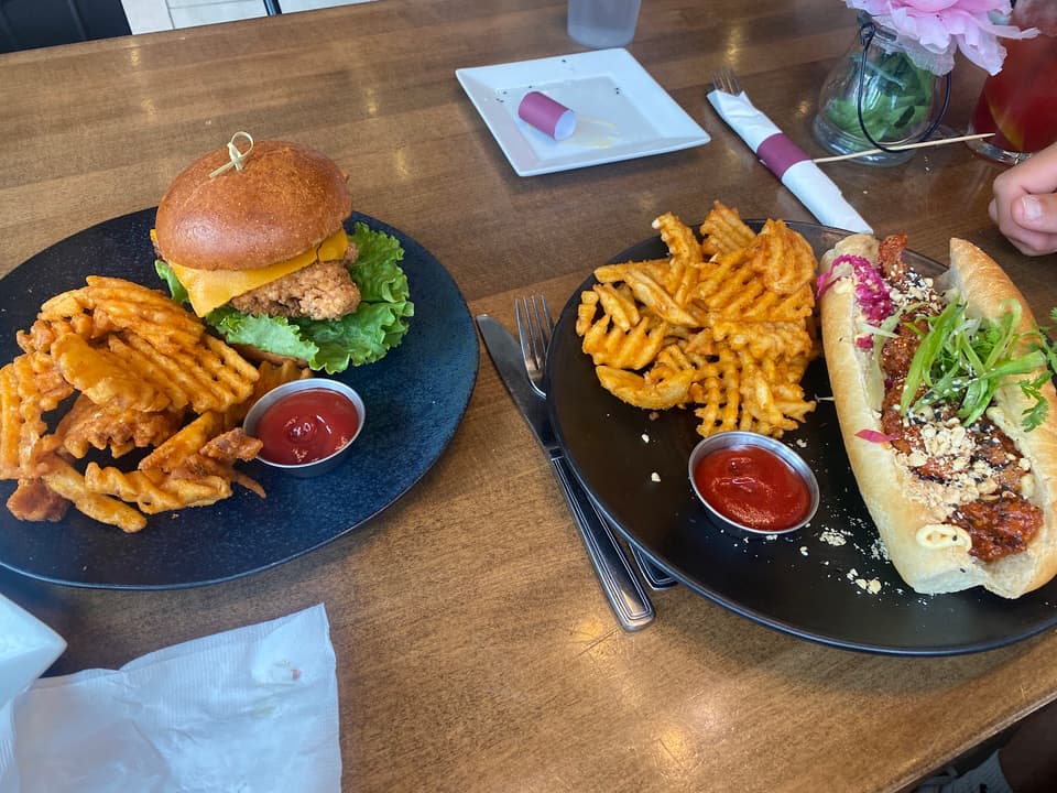 The Street Eatery — dining room photo 3