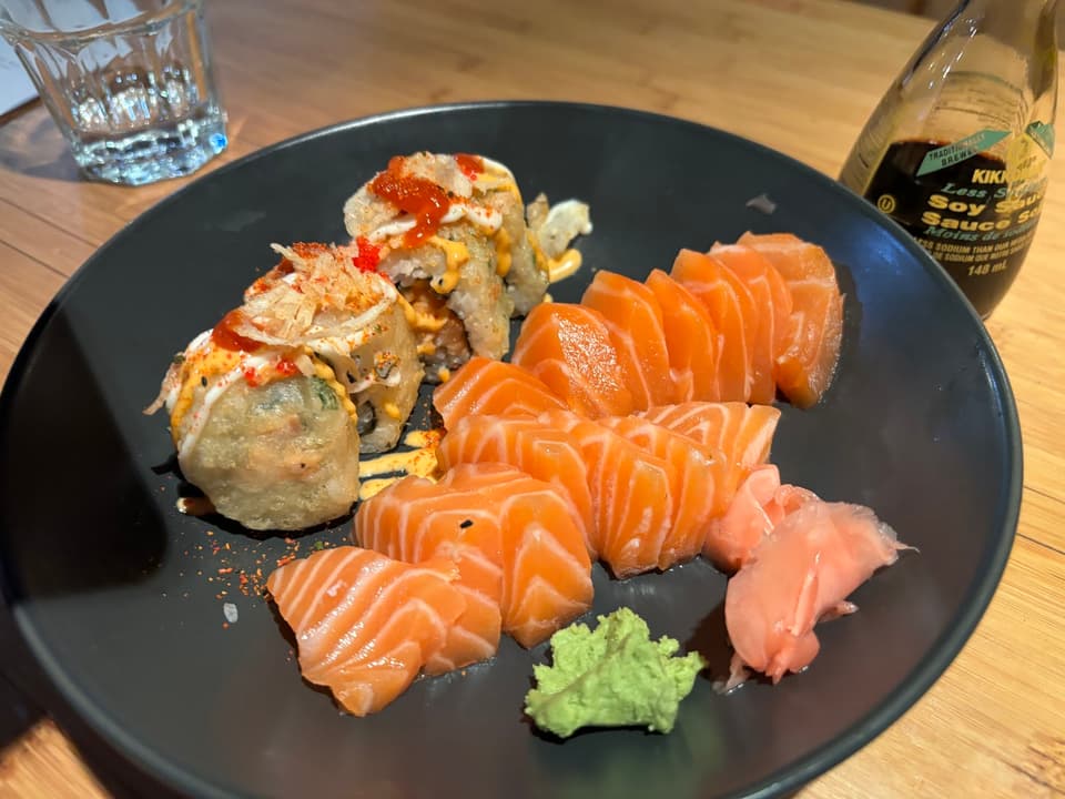 Fifth Avenue Sushi — dining room photo 1