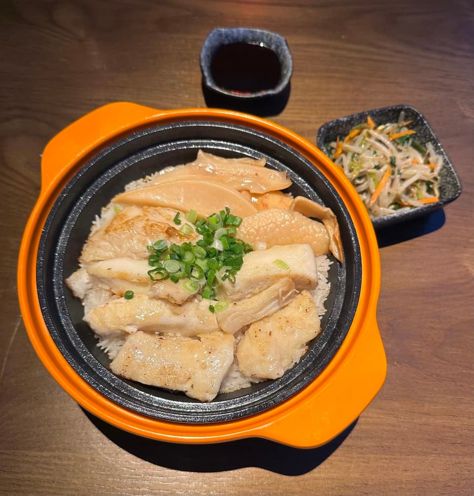 Claypot Asian Food Kitchen (McMahon) — dining room photo 3