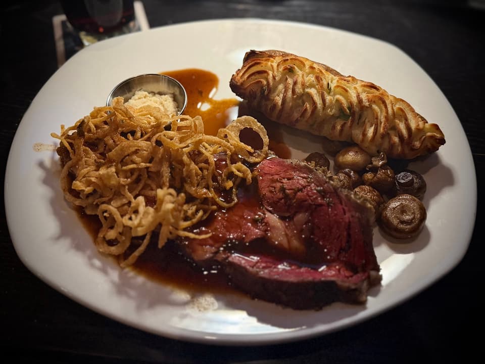 The Keg Steakhouse + Bar - 4th Ave — dining room photo 3