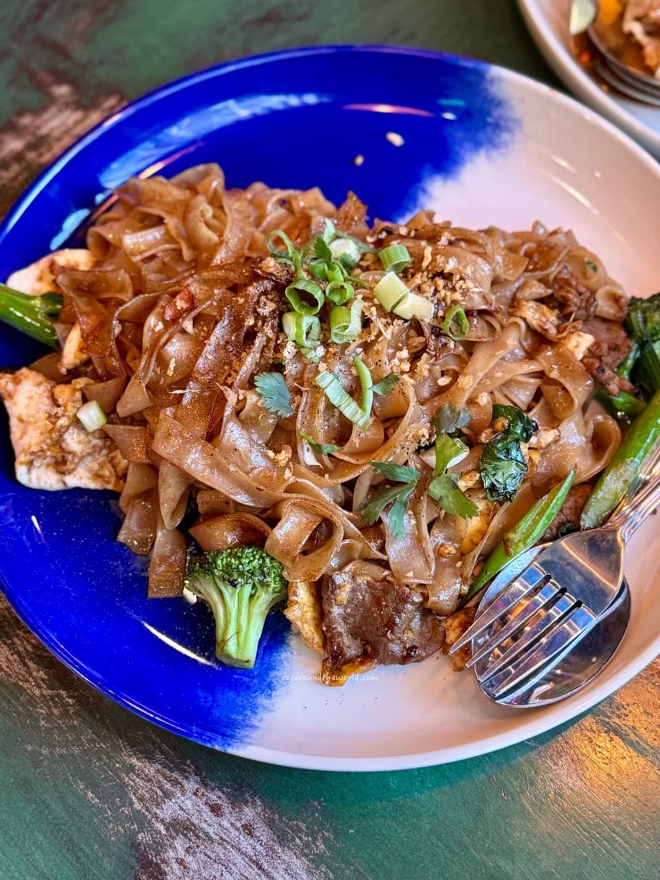Auttarote Thai Cuisine (Aut-Ta-Rote) — dining room photo 3