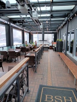 Browns Socialhouse Mission — gallery photo 2