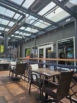 Browns Socialhouse Mission — gallery photo 3