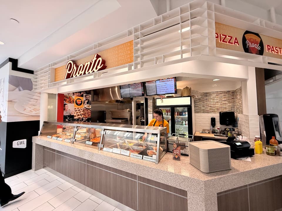 Pronto Pizza-Pasta — dining room photo 1