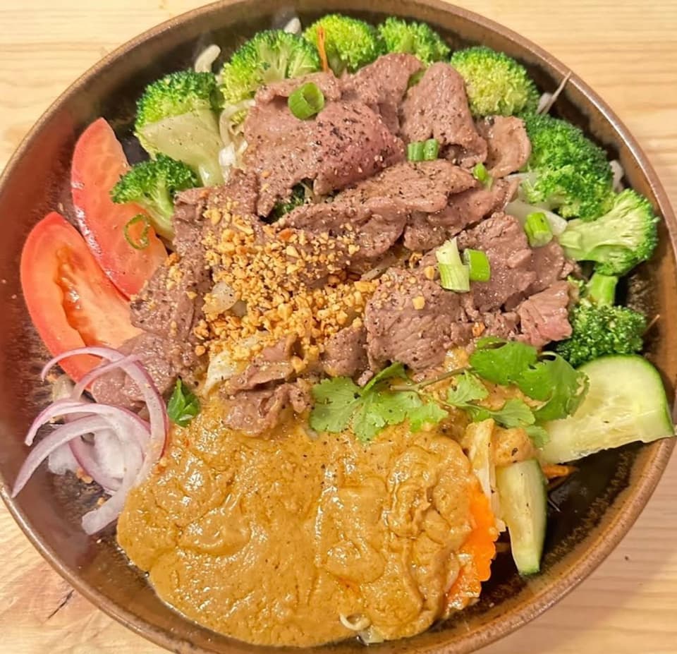 Thai Bistro Thai Cuisine — dining room photo 3