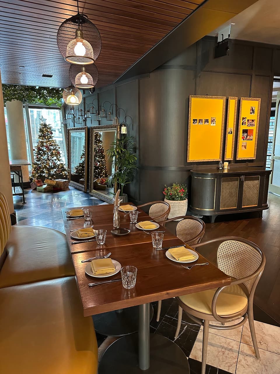 Carlino Restaurant — dining room photo 3