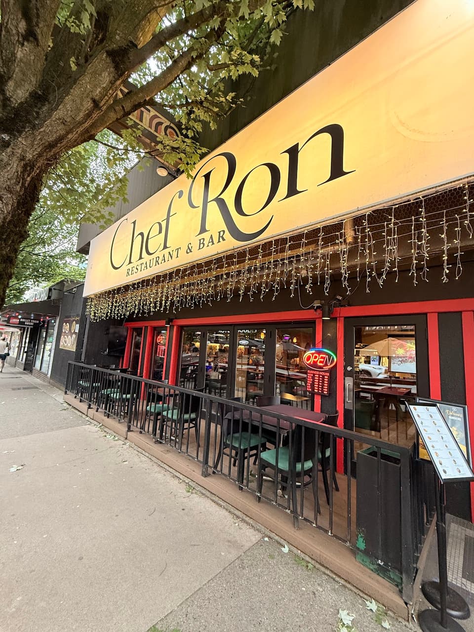 Chef Ron Restaurant & Bar — dining room photo 2