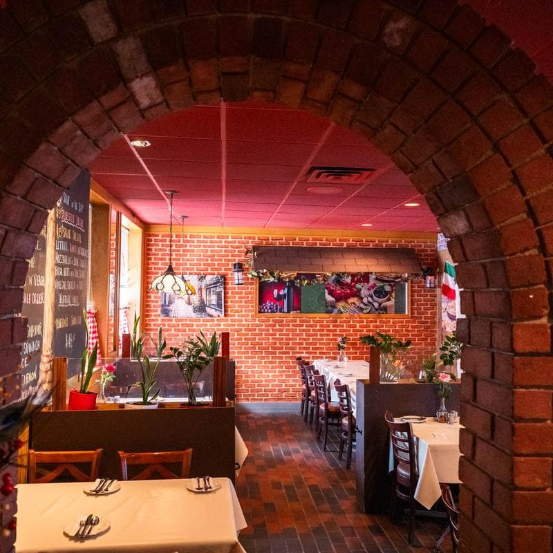 La Viena Italian Restaurant 1