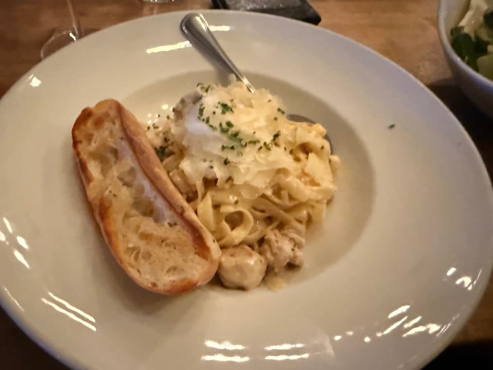 Moxies Calgary Downtown Restaurant — dining room photo 1