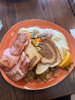 Red's Diner Fourth Street — gallery photo 10